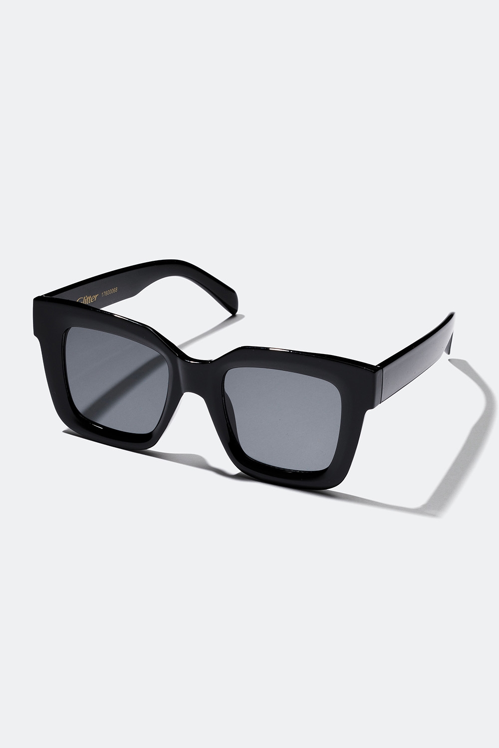 Store, svarte solbriller med firkantet design i gruppen Accessories / Solbriller hos Glitter (176000689000)