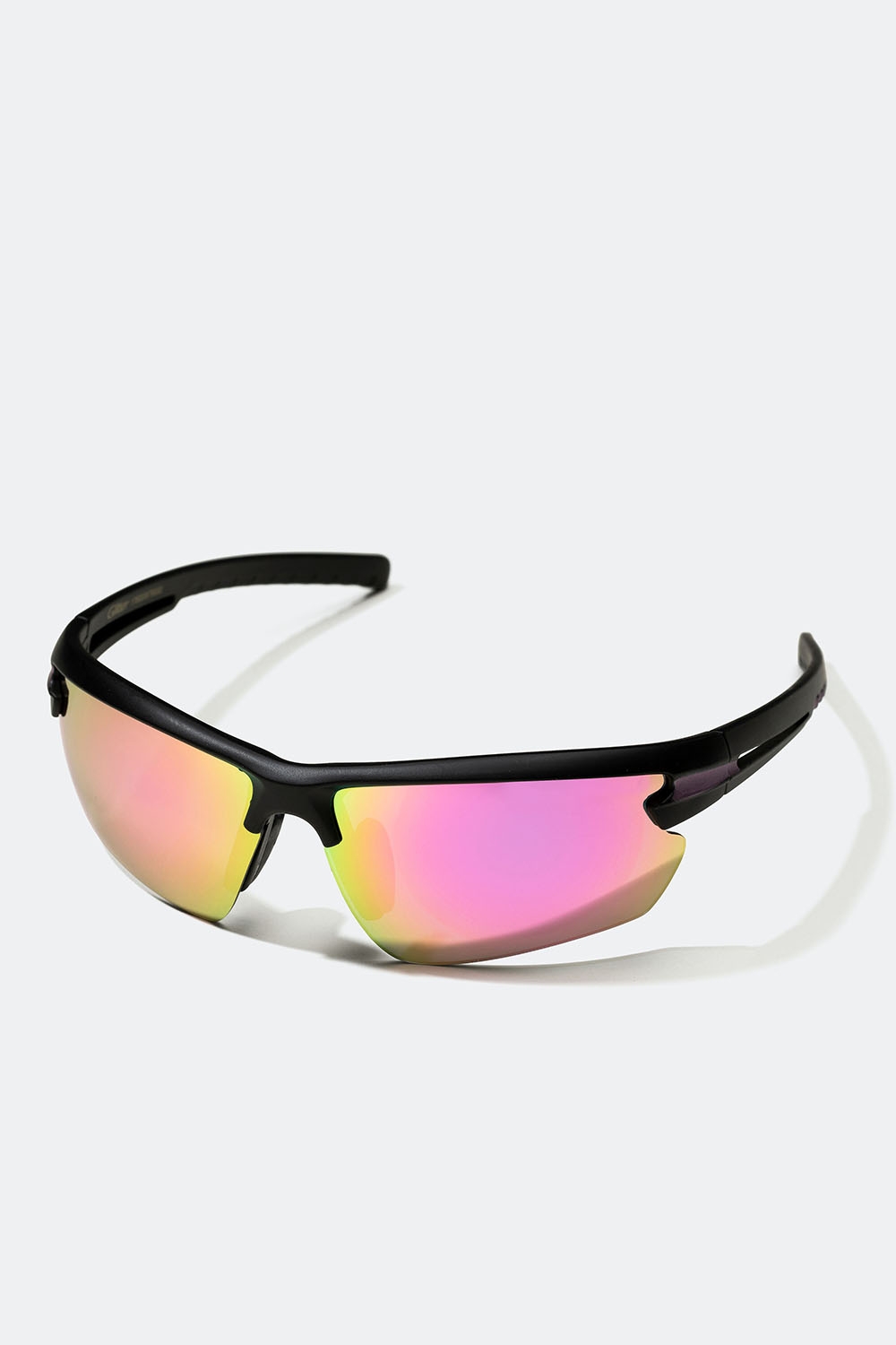 Svarte solbriller med speilglass og wraparound-design i gruppen Accessories / Solbriller hos Glitter (176000879000)