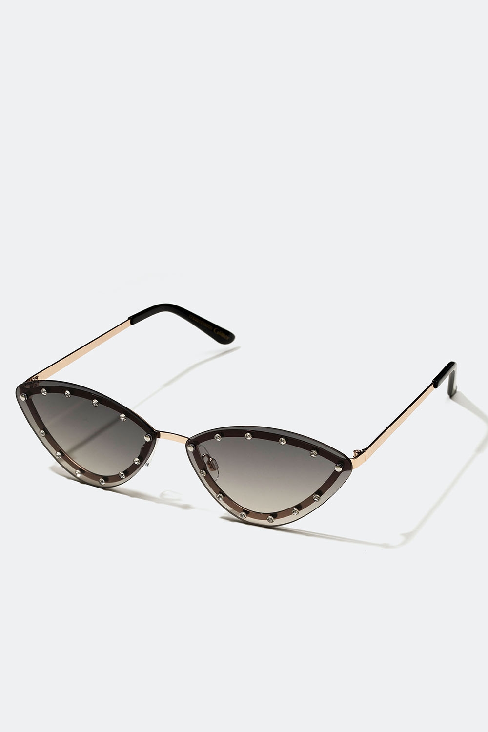 Svarte cateye-solbriller med glassteiner i gruppen Accessories / Solbriller hos Glitter (176001039000)