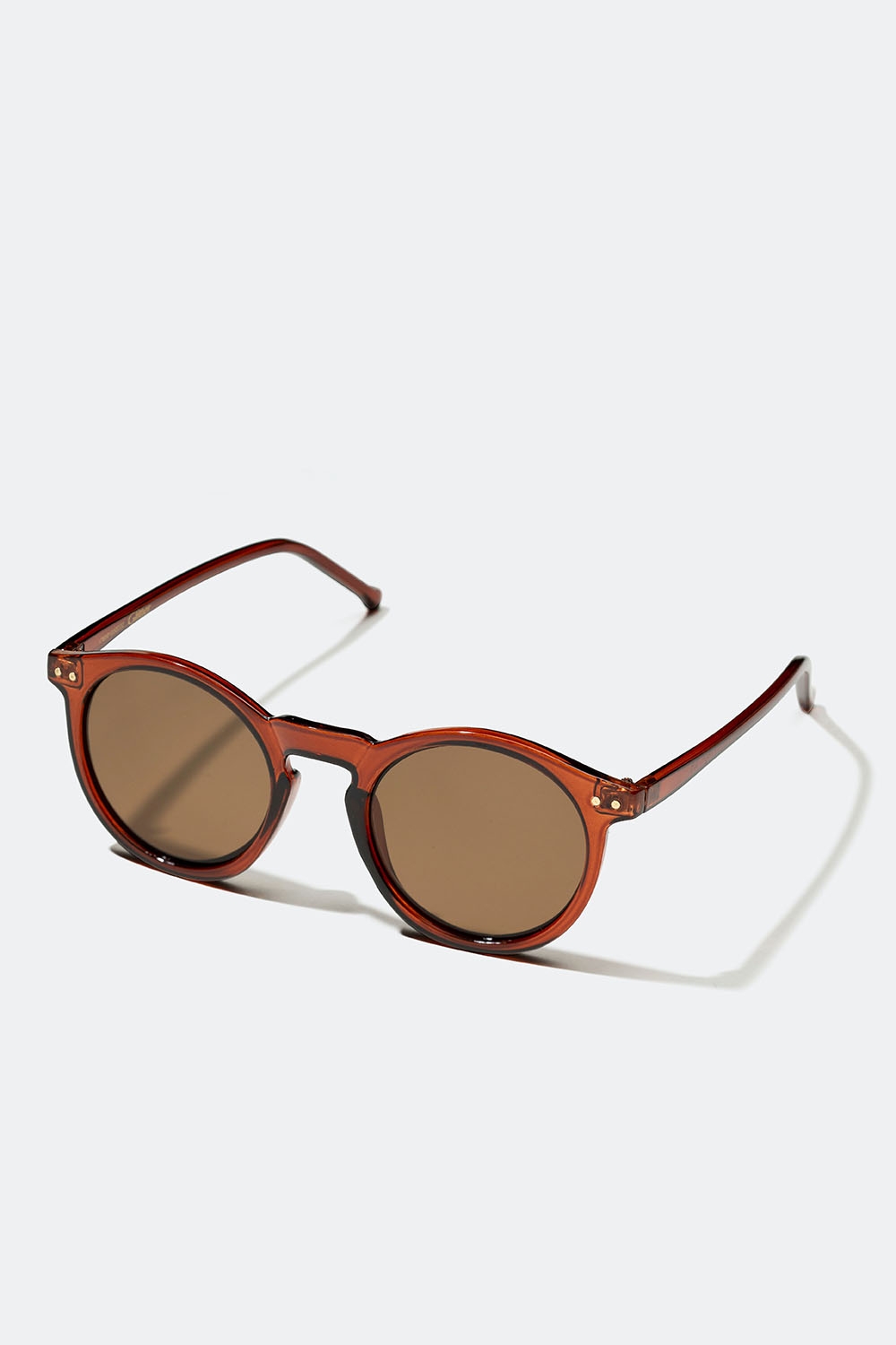 Runde, brune solbriller med metalldetalj i gruppen Accessories / Solbriller hos Glitter (176001058000)