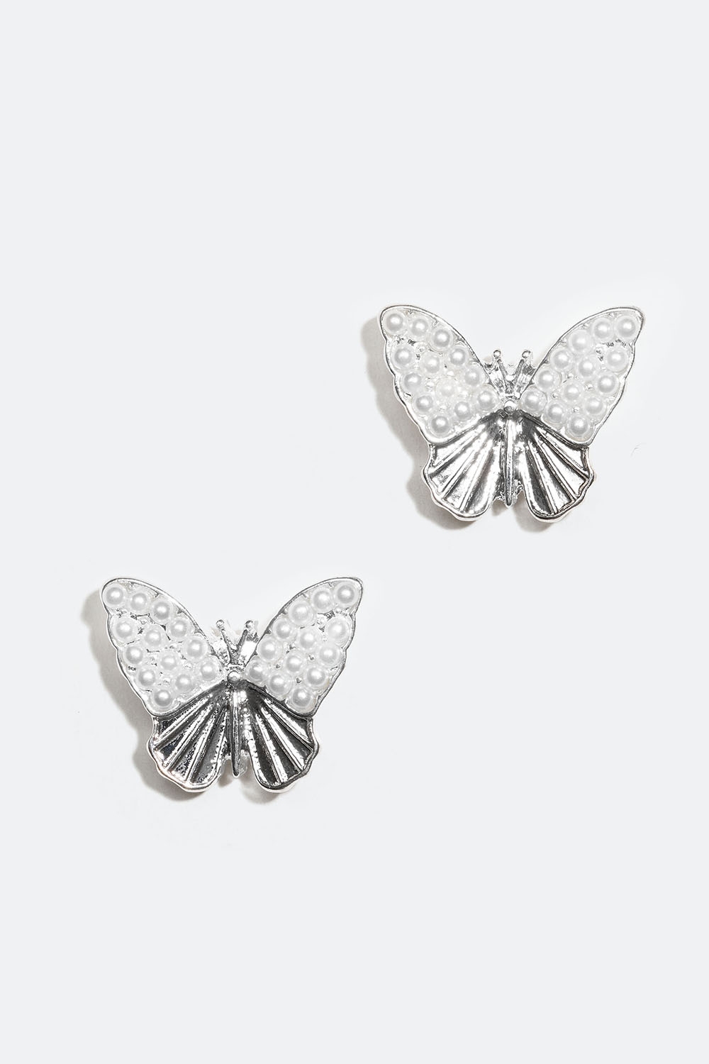 Øredobber med sommerfugler og perler i gruppen Smykker / Øredobber / Studs hos Glitter (253005731001)