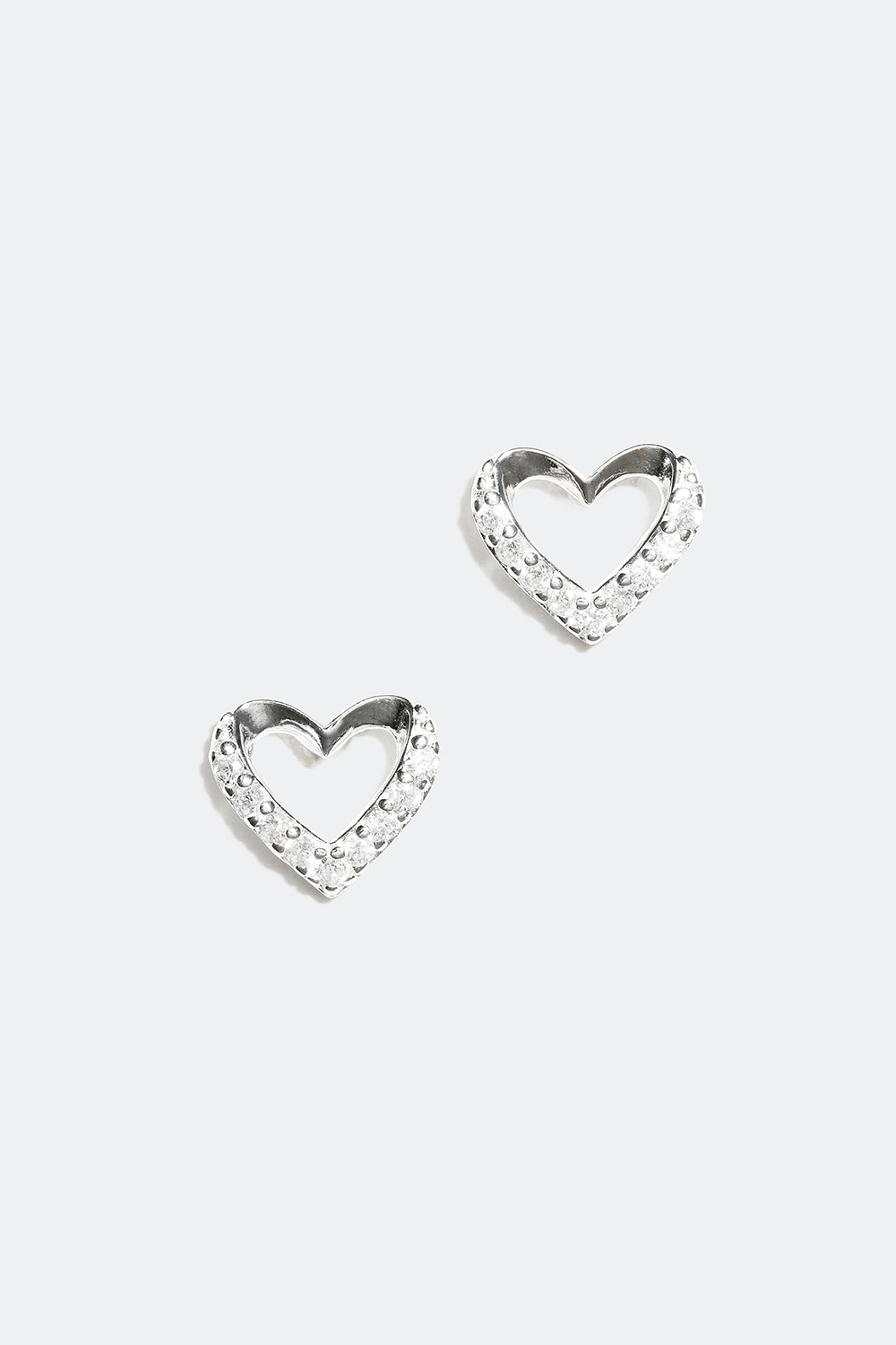 Studs i ekte sølv formet som hjerter dekorert med Cubic Zirconia-steiner i gruppen Ekte sølv / Sølvøredobber hos Glitter (326955)