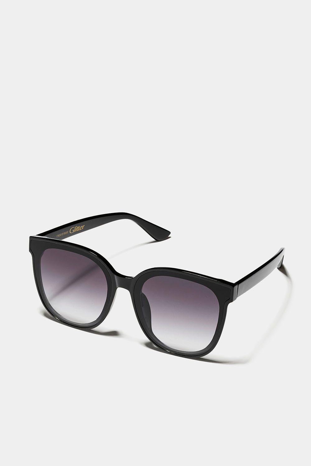 Svarte, overdimensjonerte solbriller