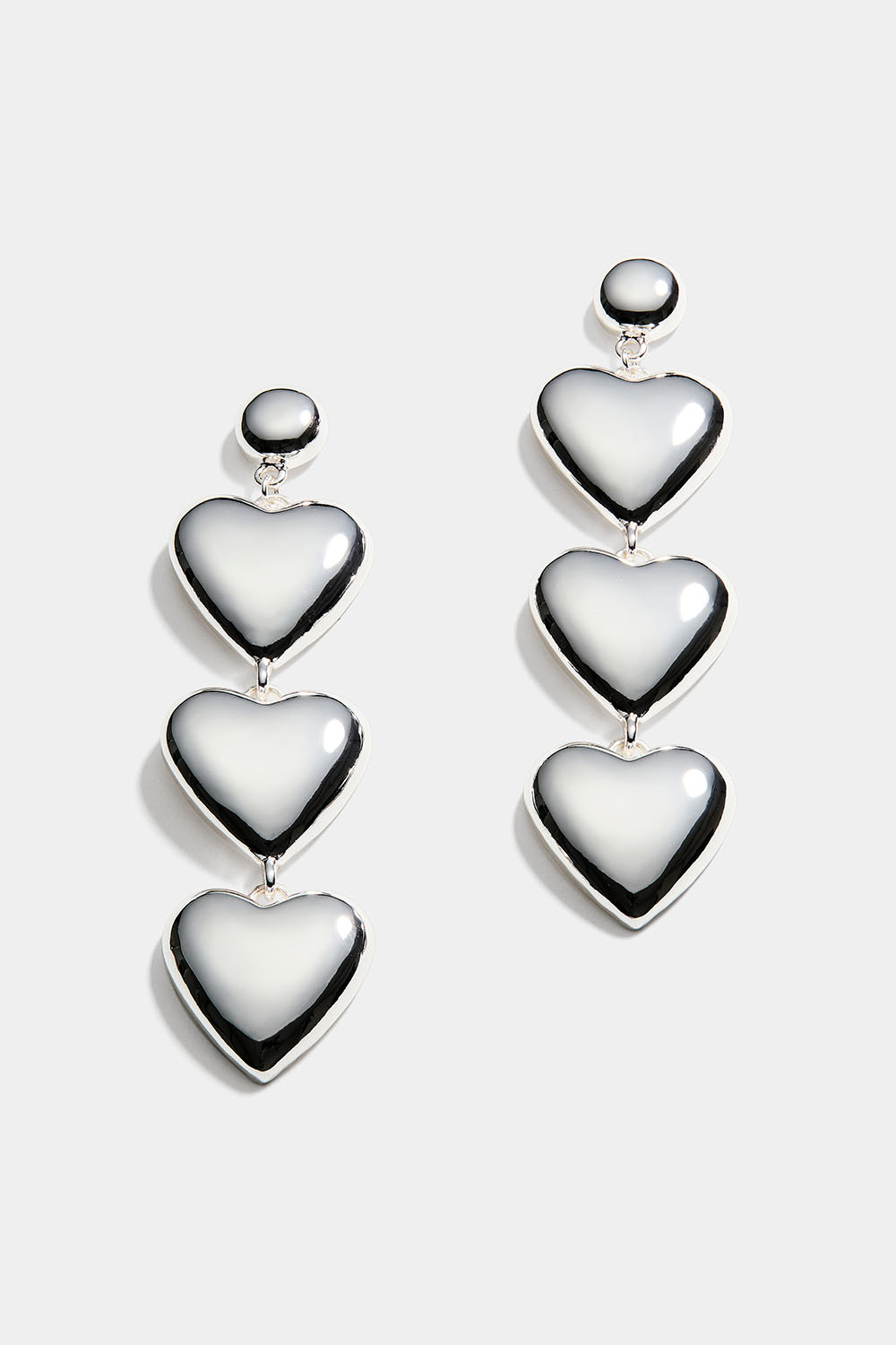 Lange øredobber med tre hjerter
