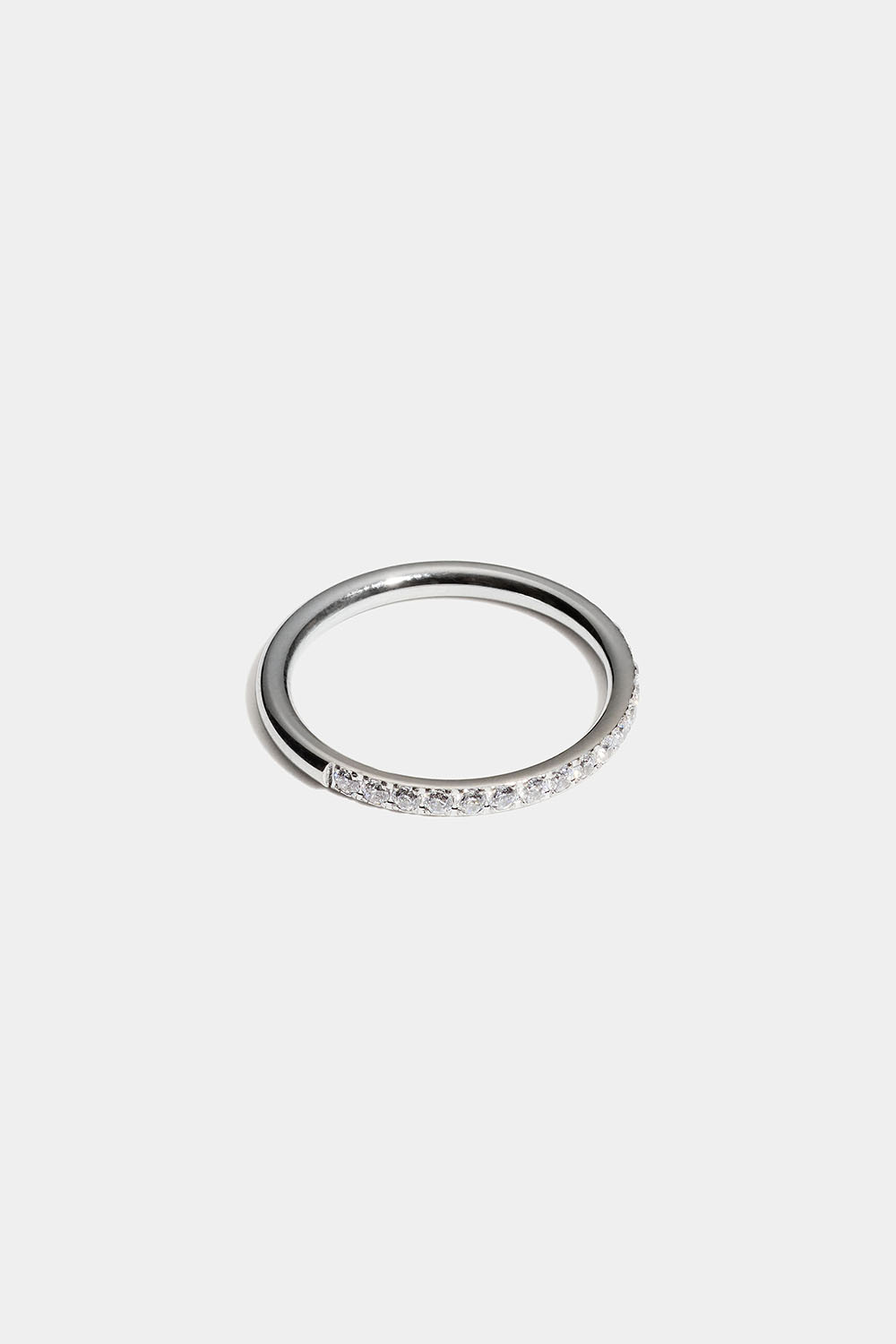 Tynn ring i stål med Cubic Zirconia