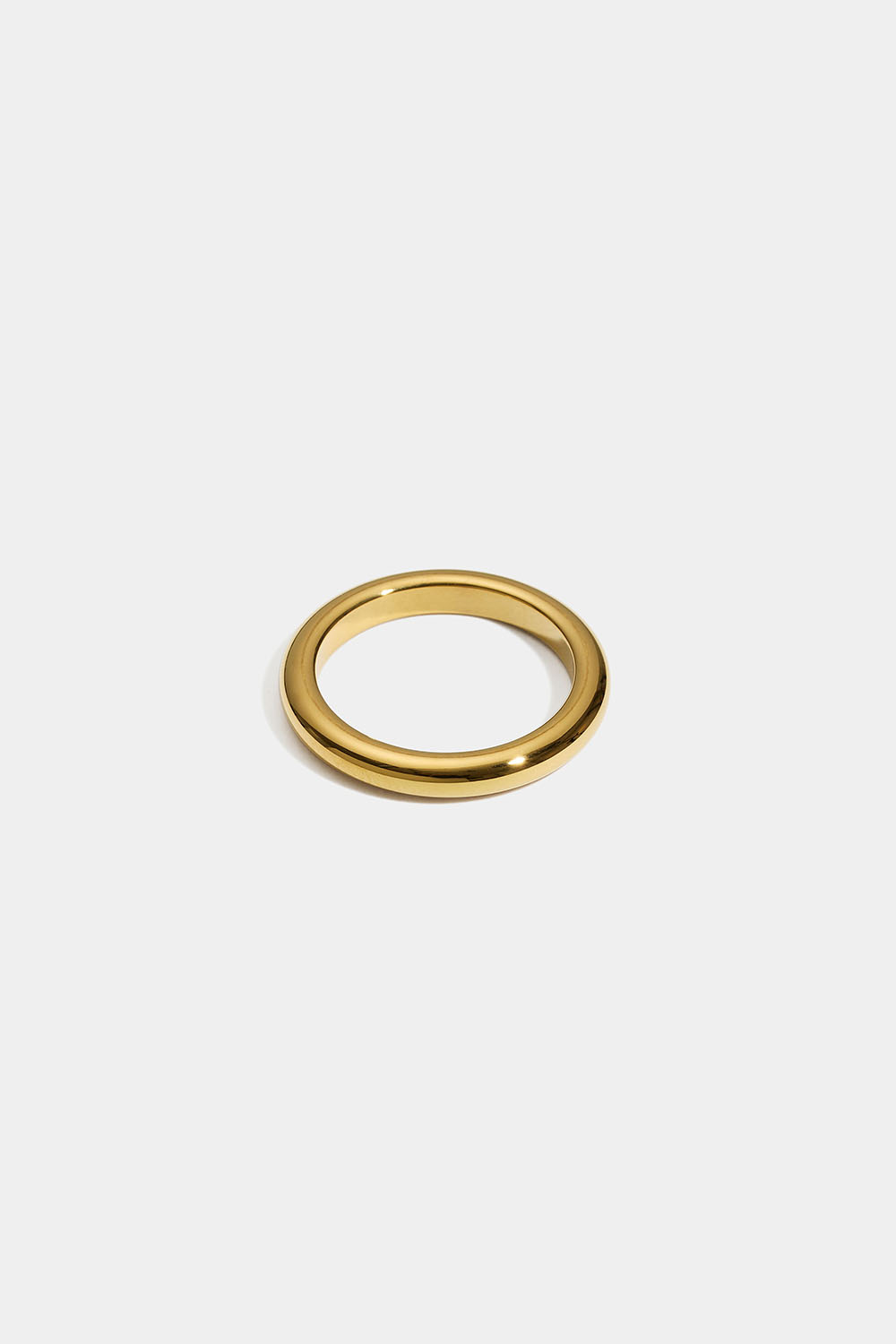 Bred ring i 18 k gullbelagt stål