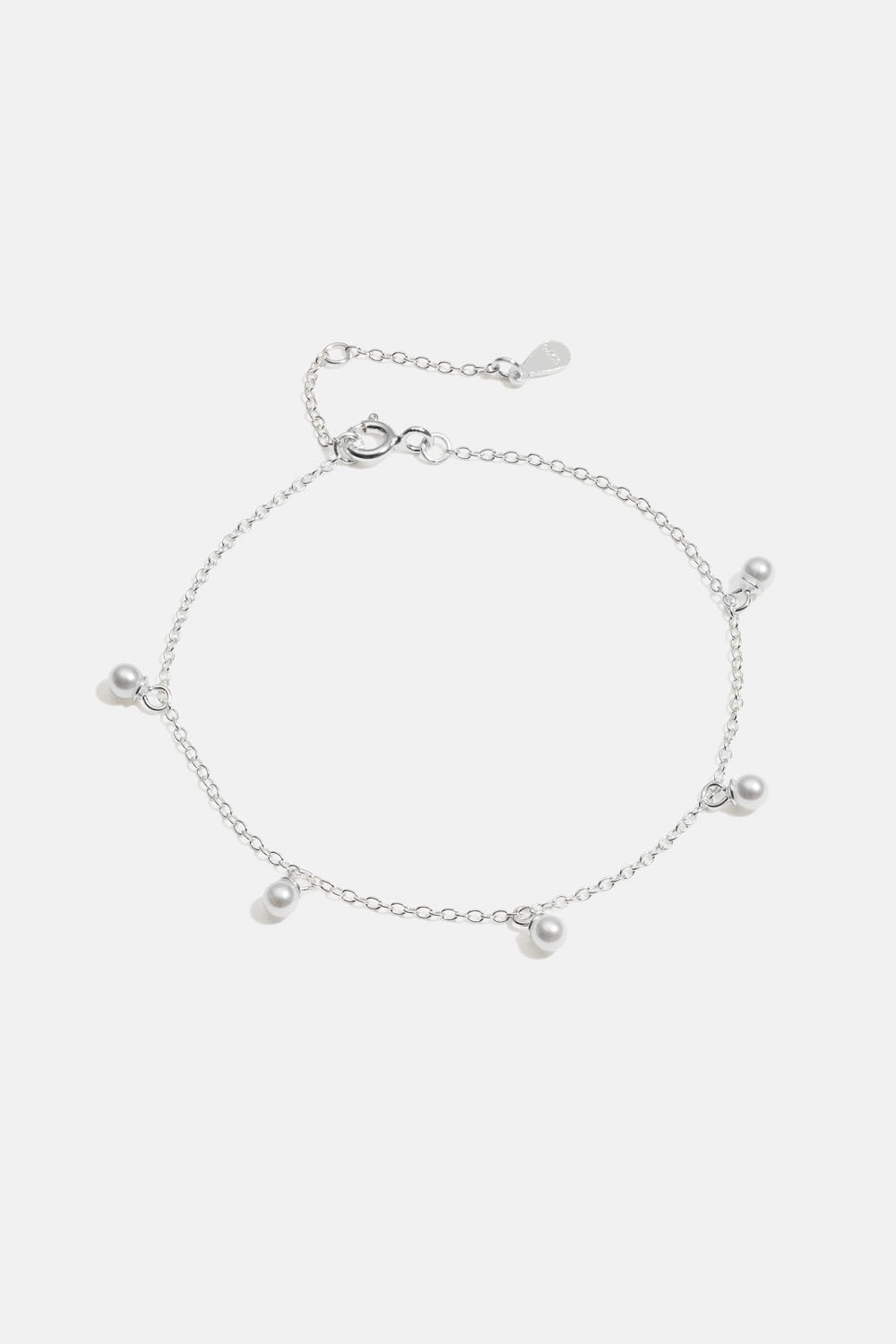 Armbånd i ekte sølv med små, hengende perler